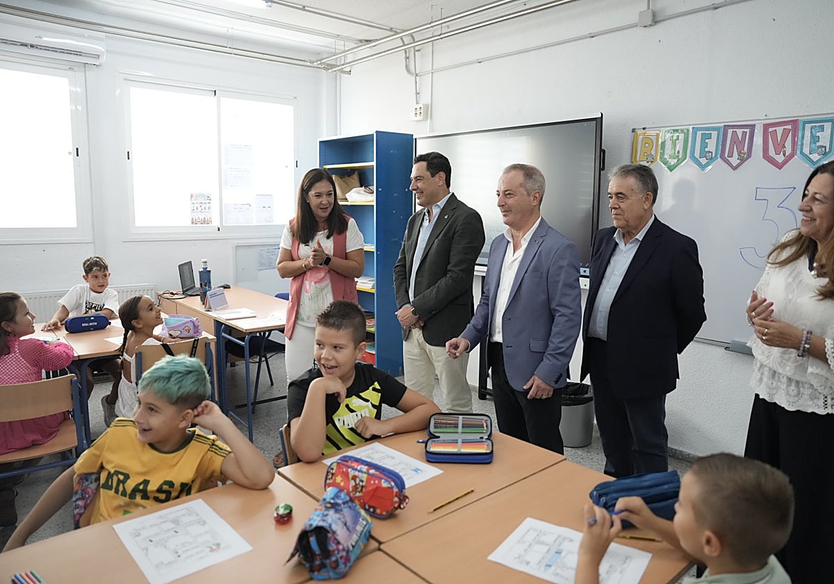 El presidente andaluz, Juanma Moreno, en el inicio del curso escolar