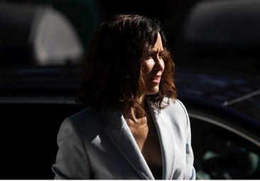 Ayuso, sobre la prohibición de fumar en las terrazas: «Que no sean hipócritas y prohíban el tabaco»