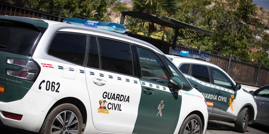 Mata a un hombre en un pequeño pueblo de Granada y se atrinchera en su casa con la mujer del asesinado