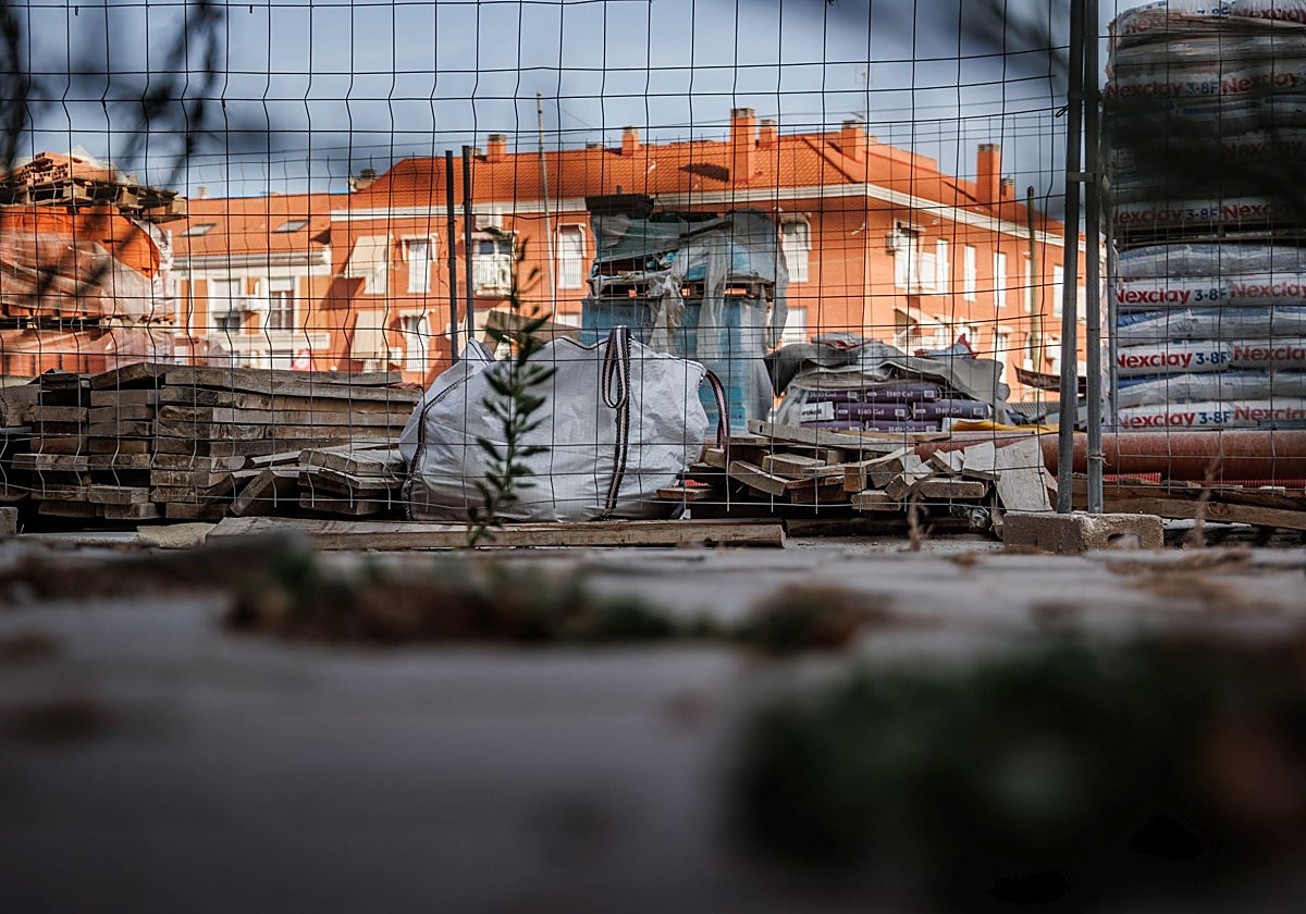 Zona de obras en San Fernando de Henares por los movimientos de tierra generados por la línea 7B de Metro