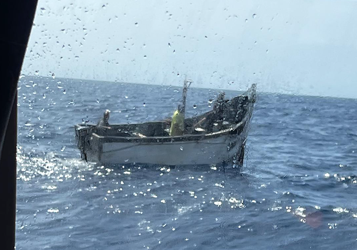 Salvamento rescata a cuatro inmigrantes magrebíes en una patera al suroeste de Gran Canaria