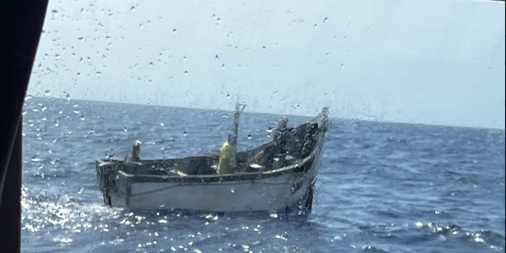 Salvamento rescata a cuatro inmigrantes magrebíes en una patera al suroeste de Gran Canaria
