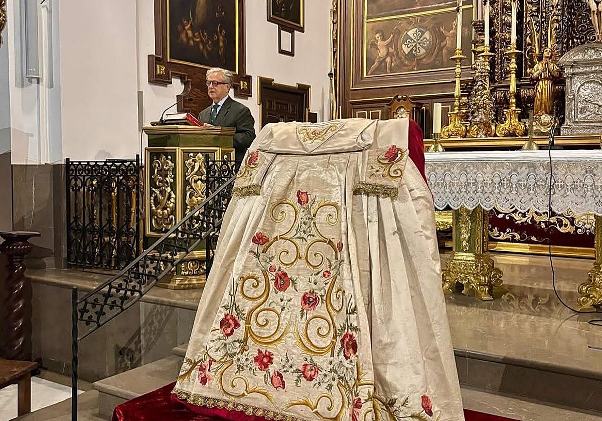 La saya de las Amapolas, restaurada por Cyrta, expuesta este martes en Capuchinos