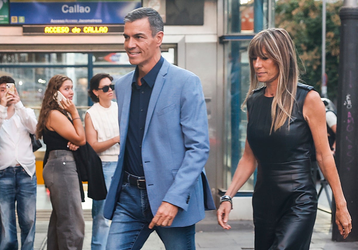 Pedro Sánchez y Begoña Gómez acuden al estreno de 'El Cautivo'