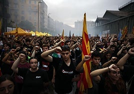 El PSC y el secesionismo confluyen en la Diada por la lengua