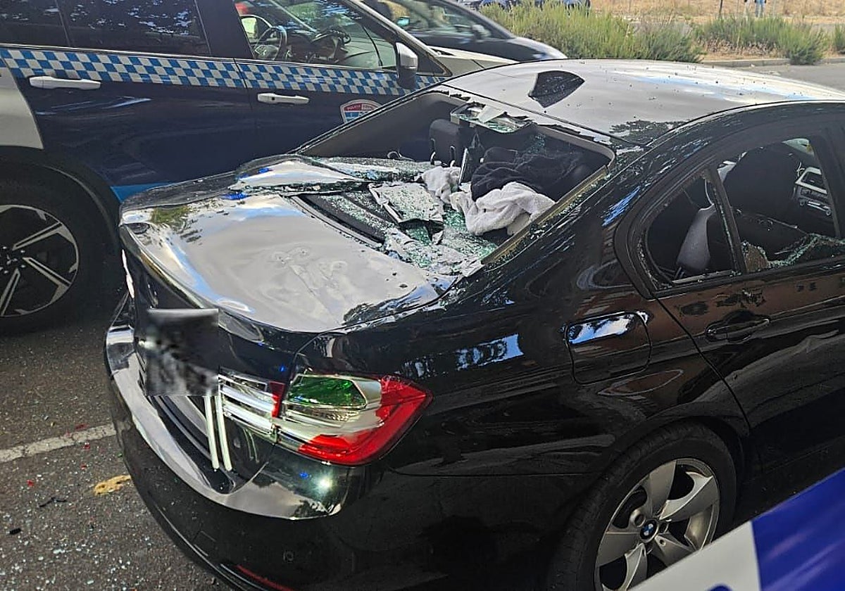 Estado en el que quedó el coche del presunto agresor