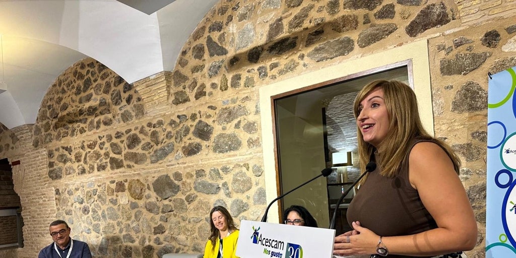 El Gobierno regional resalta los 30 años de trabajo de ACESCAM y reafirma su colaboración con una entidad referente cuidando a personas mayores