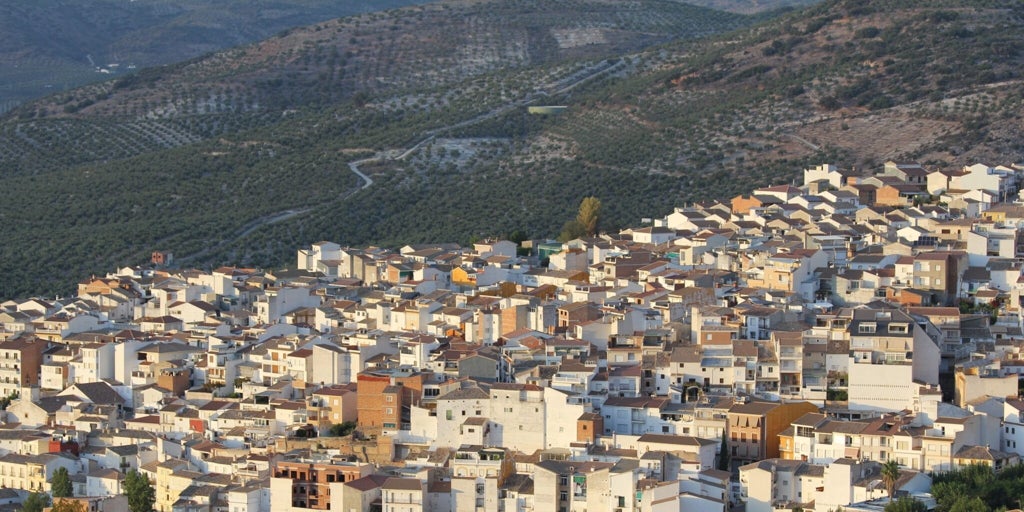 El pequeño pueblo de montaña de Andalucía que ha enamorado a los británicos para vivir