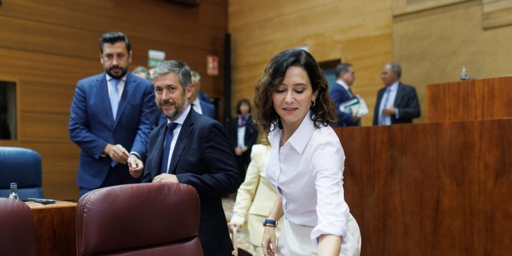 La Asamblea exige a Sánchez, con los votos del PP, el cierre de los tres «macrocampamentos» de inmigrantes