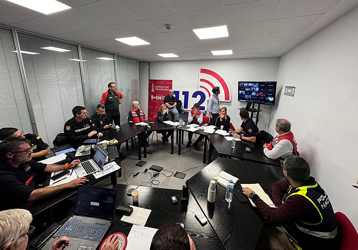 Imagen de la reunión del Cecopi durante la mañana del 30 de octubre, el día posterior a la catastrófica dana