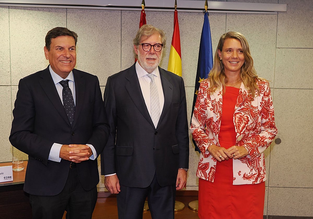 Fernández Carriedo y Ángela de Miguel arropan a Santiago Aparicio tras su reelección