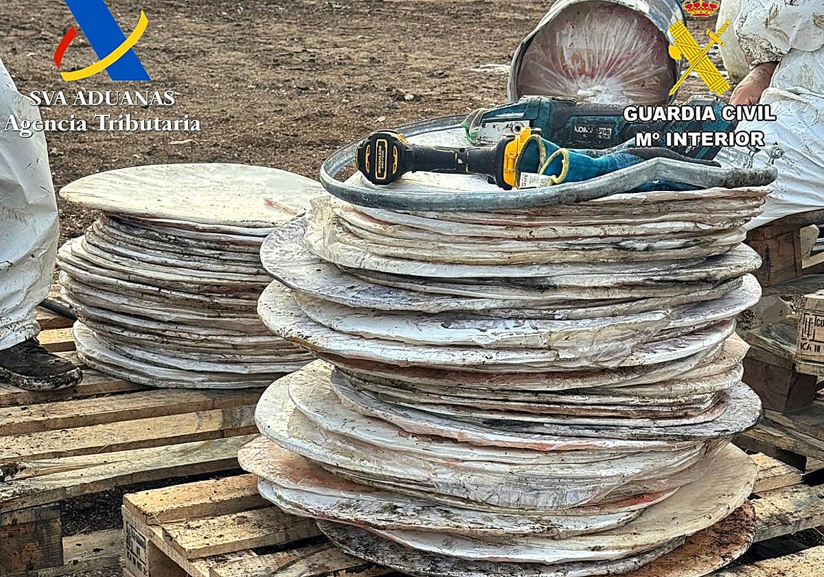 Bases de los bidones donde iba oculta la cocaína