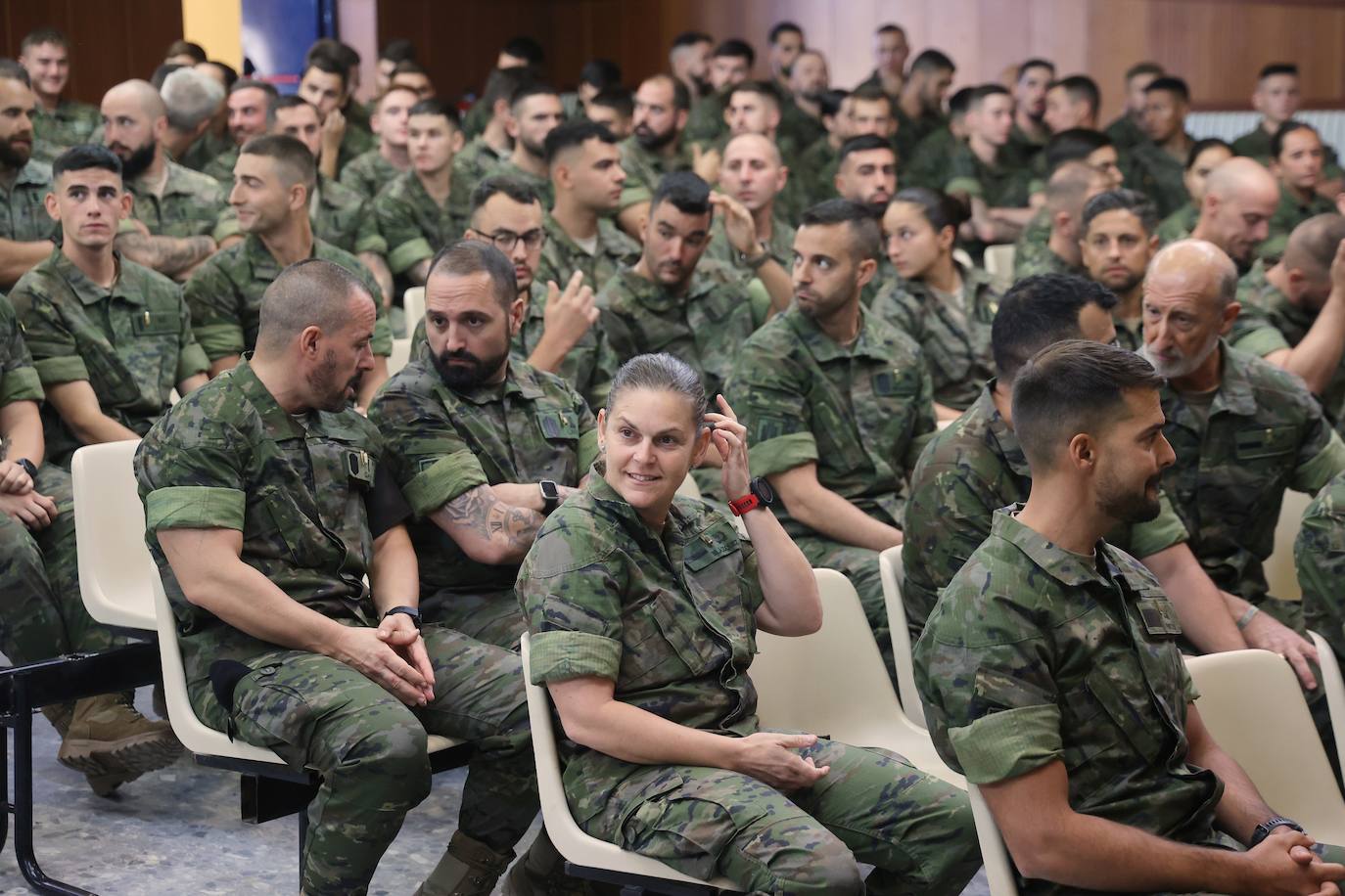 La entrega de medallas a la Brigada &#039;Guzmán el Bueno&#039; de Cerro Muriano, en imágenes