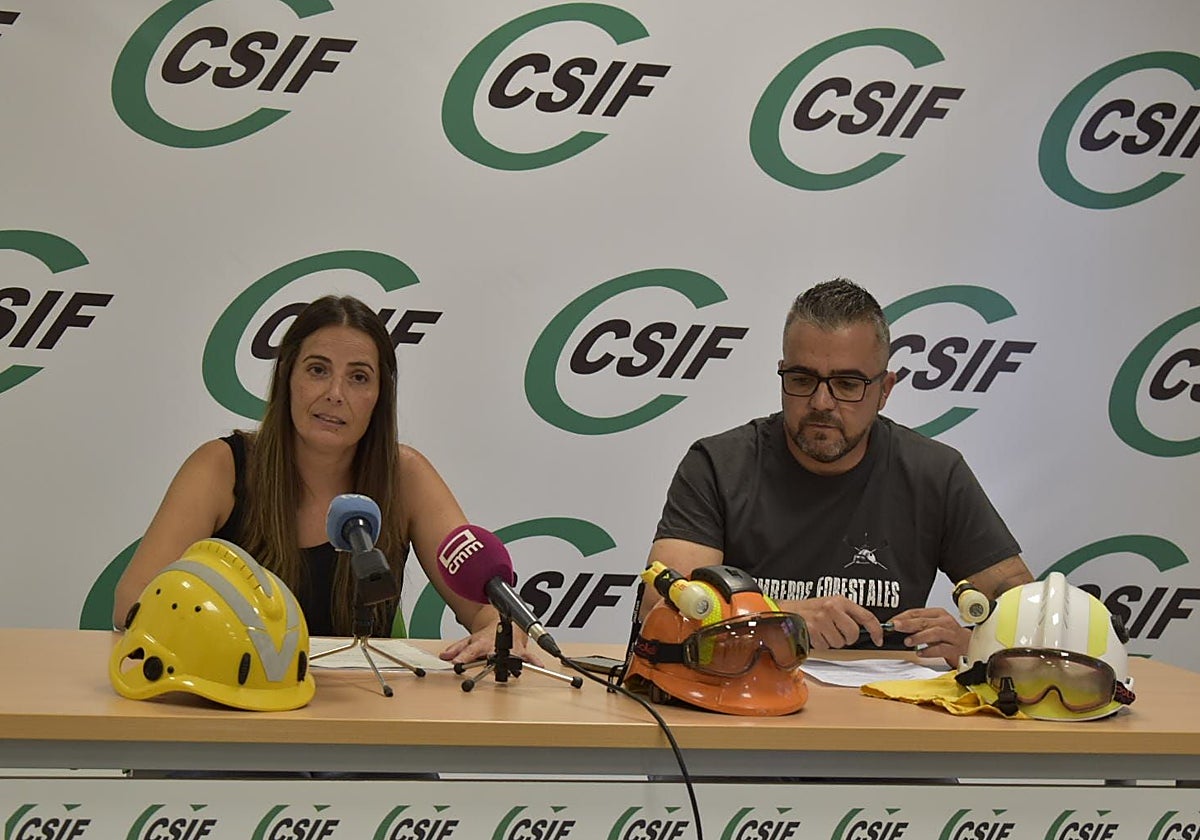 Ana Nares y Miguel Ángel Pavón, bomberos forestales y delegados de CSIF en Geacam