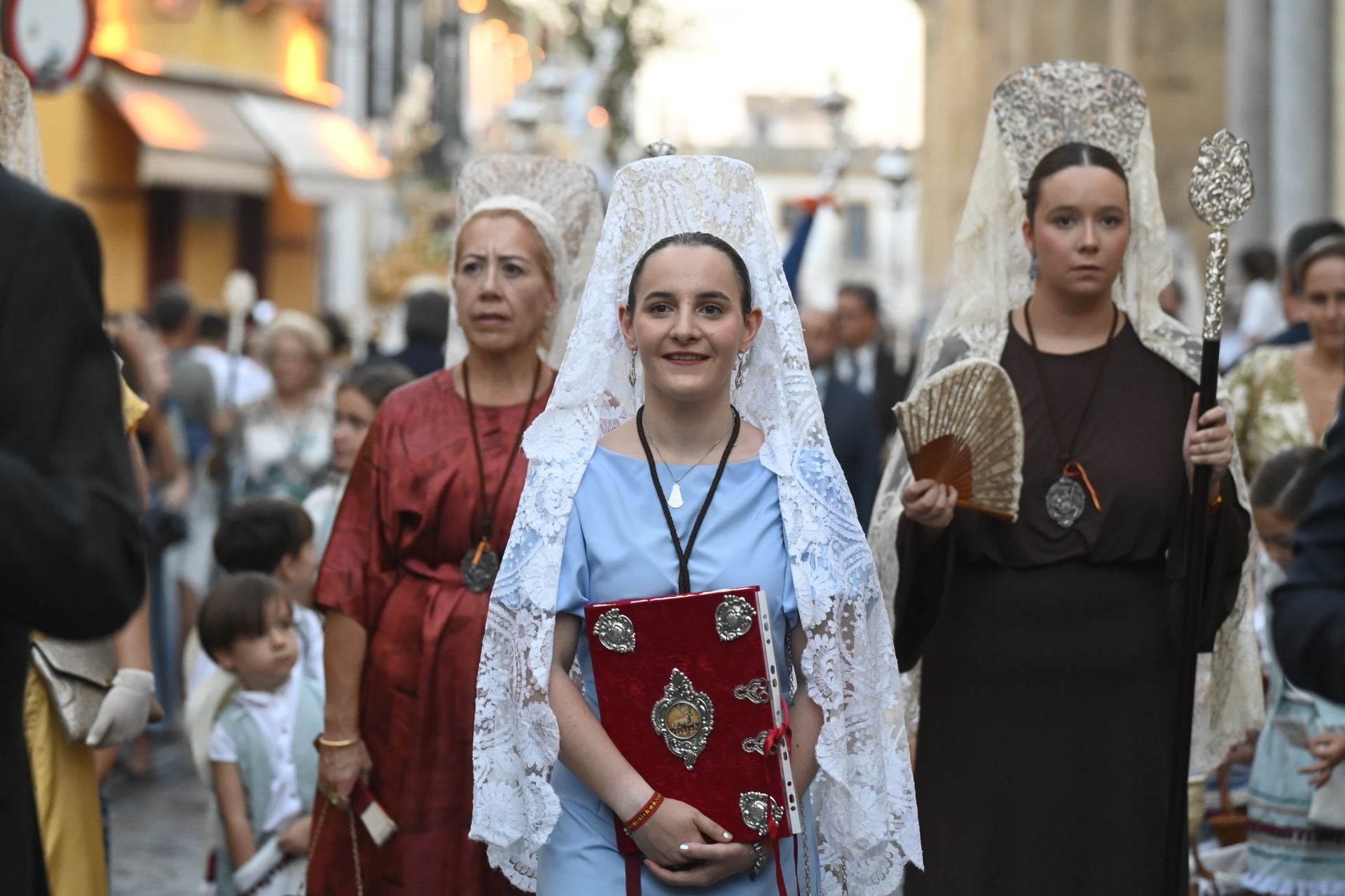 La procesión triunfal de la Divina Pastora desde la Catedral de Córdoba, en imágenes