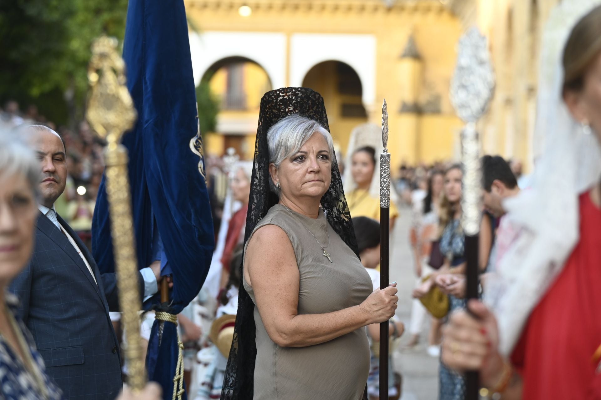 La procesión triunfal de la Divina Pastora desde la Catedral de Córdoba, en imágenes