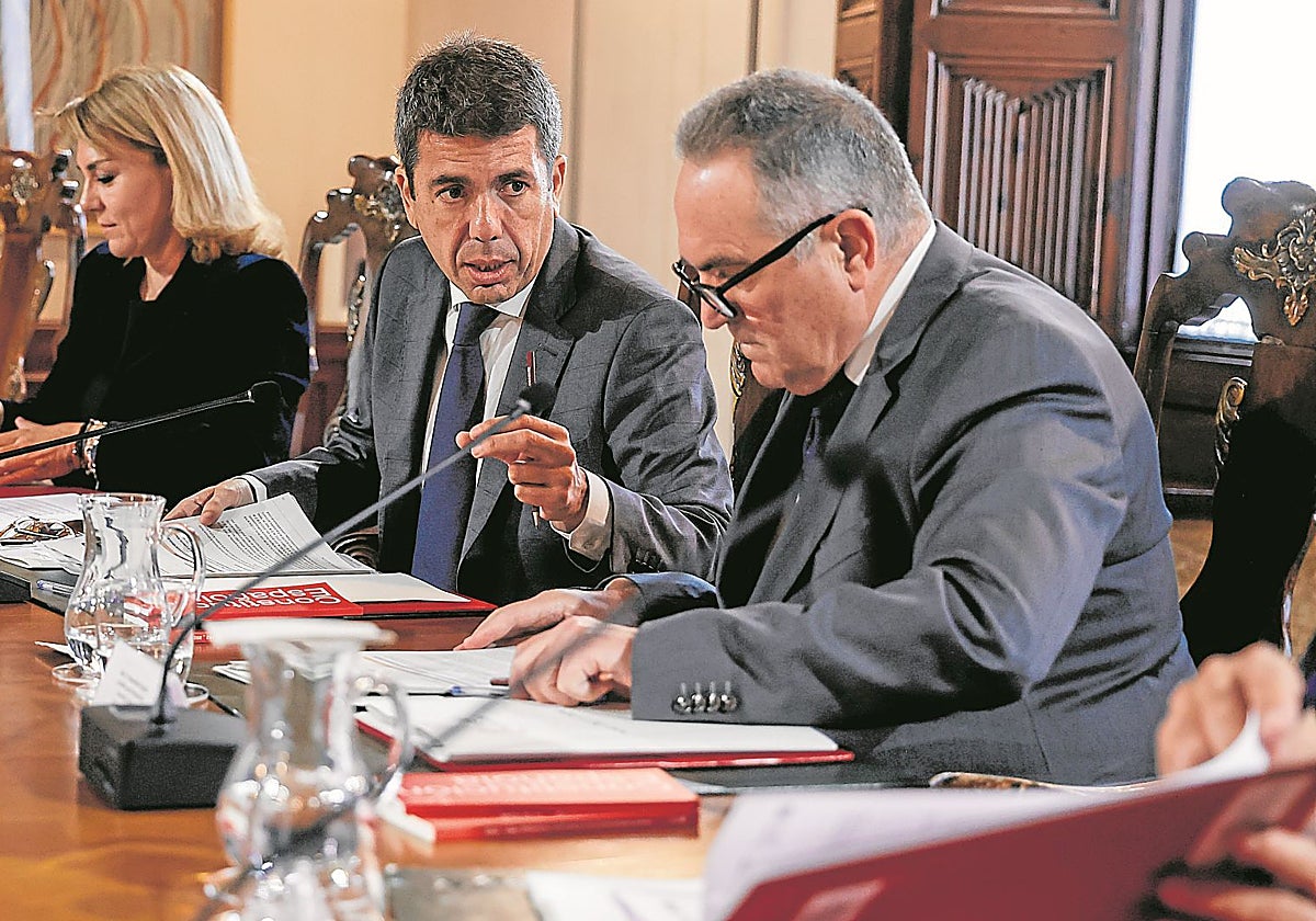 Imagen de archivo del presidente de la Generalitat Valenciana, Carlos Mazón, y del vicepresidente segundo, Francisco José Gan Pampols