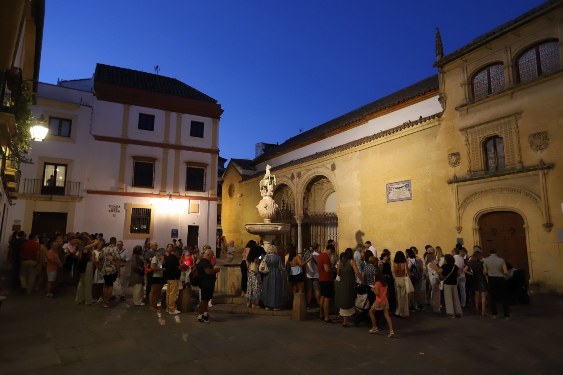 La Noche del Patrimonio llena las calles y monumentos de Córdoba, en imágenes
