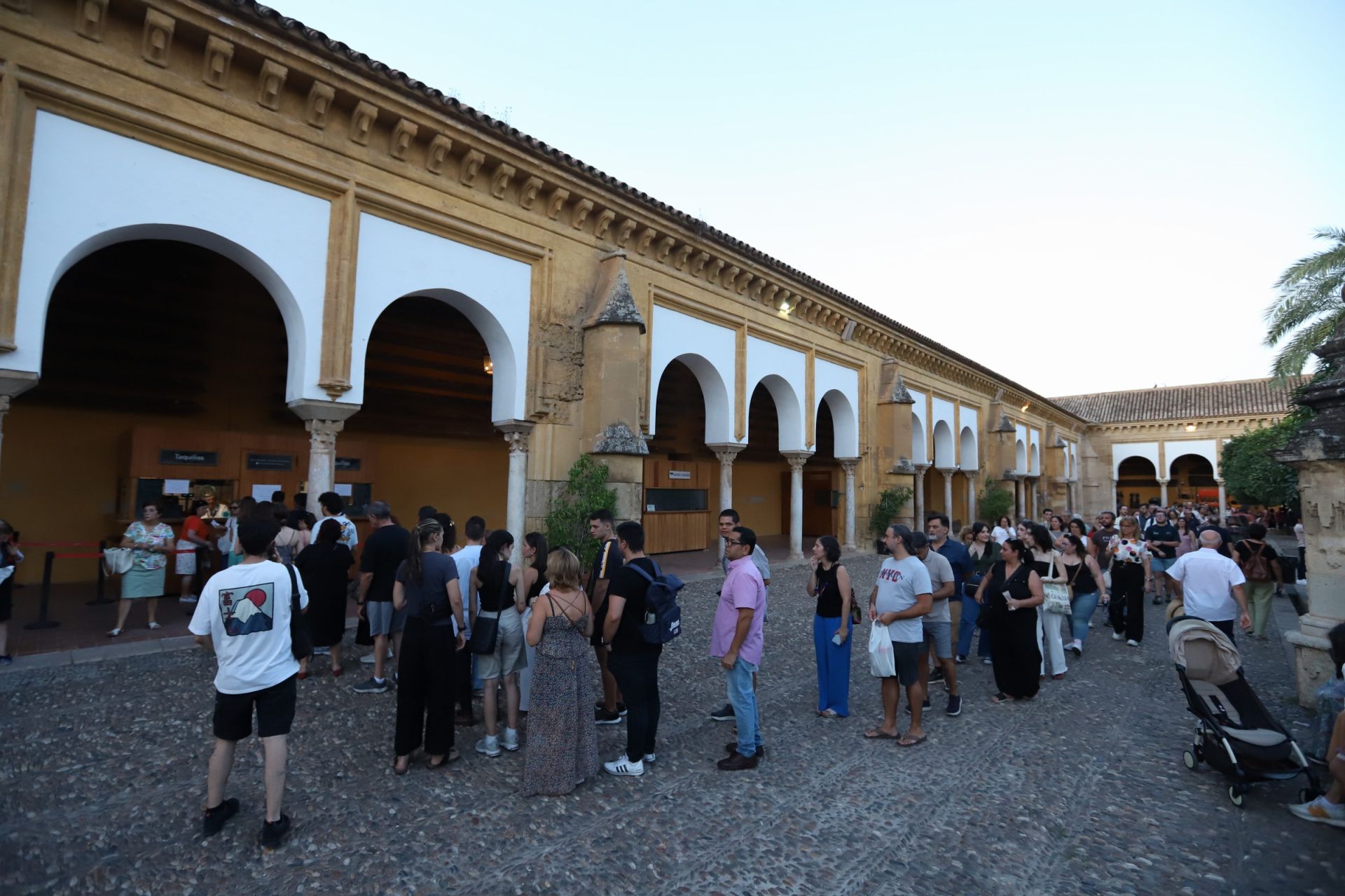 La Noche del Patrimonio llena las calles y monumentos de Córdoba, en imágenes