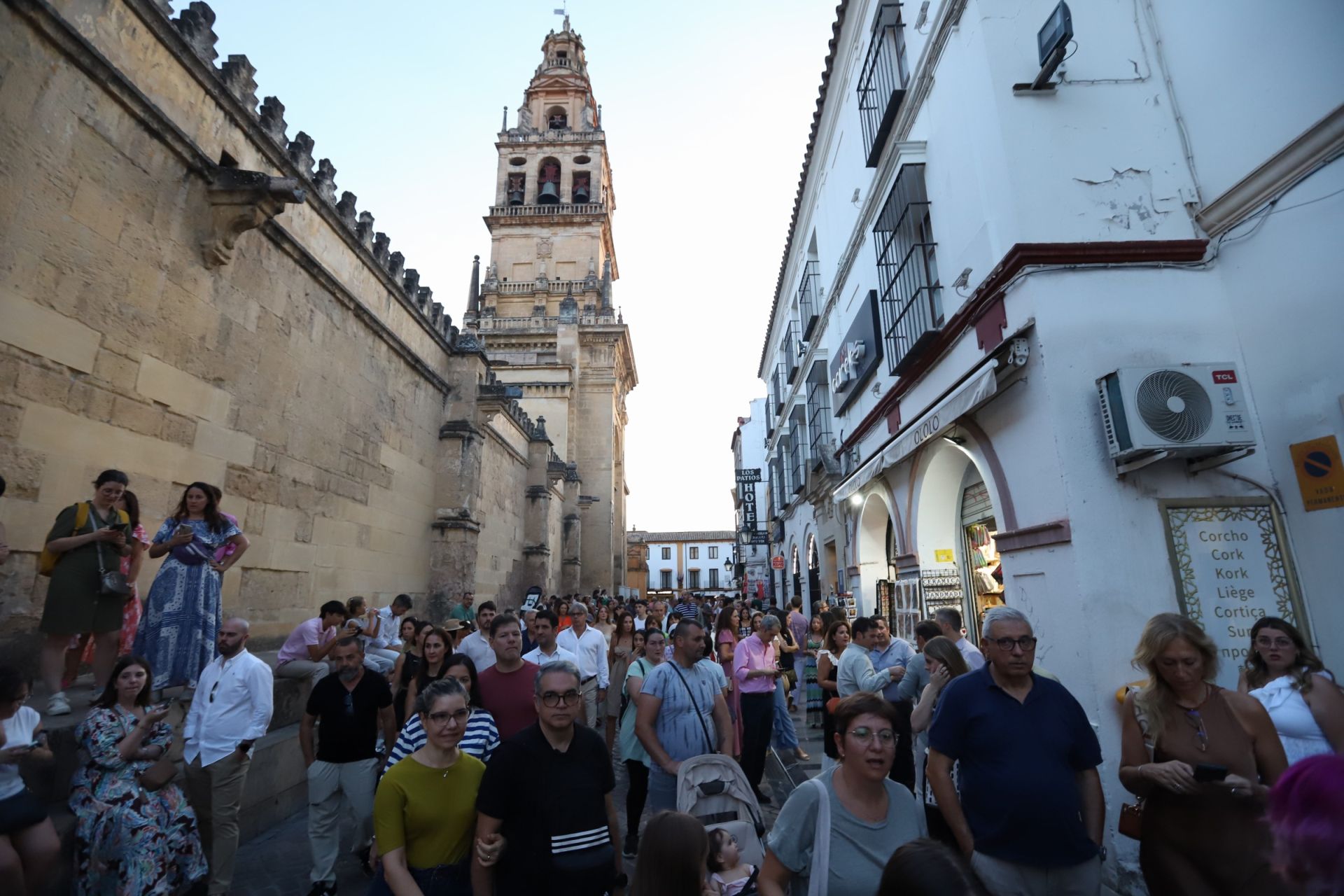 La Noche del Patrimonio llena las calles y monumentos de Córdoba, en imágenes