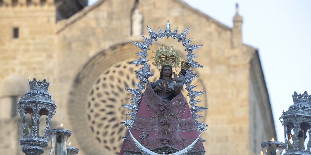 Procesión de la Virgen de Villaviciosa en Córdoba: hora, itinerario y estreno