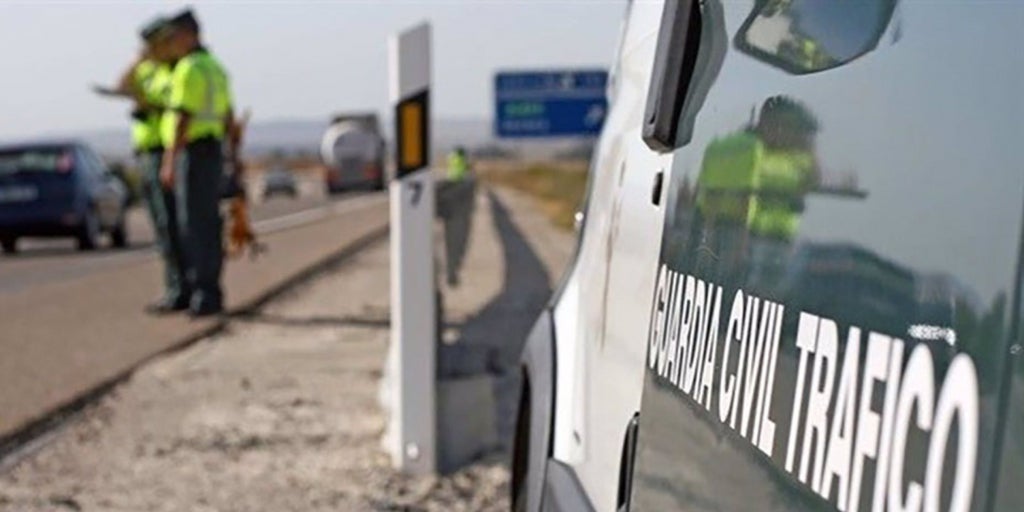 Muere en el acto un motorista de 33 años al chocar contra un camión en Martos