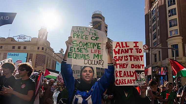 Manifestantes contra la guerra en Gaza este domingo en Madrid.