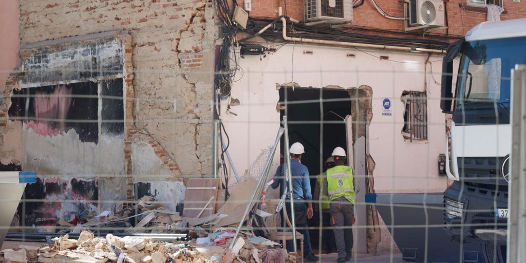 La Policía investiga si unas obras en el local causaron la explosión de Vallecas