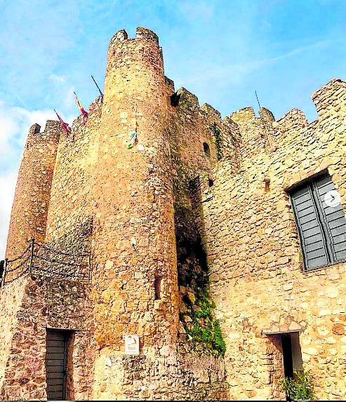Castillo de Carcelén. que custodia los Archivos Españoles de Cetrería
