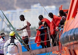 Rescatados 21 inmigrantes en aguas próximas a Gran Canaria