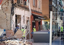Hallan un segundo cadáver sepultado entre los escombros de la explosión de Puente de Vallecas