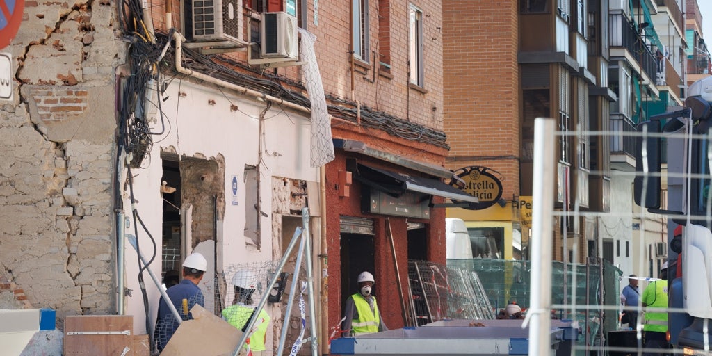 Hallan un segundo cadáver sepultado entre los escombros de la explosión de Puente de Vallecas