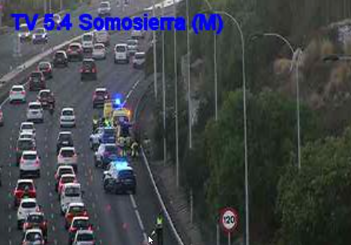 Atención al herido captada por las cámaras de tráfico de la zona