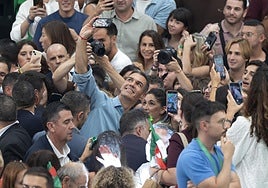 Los cinco gestos en Málaga que retratan a Pedro Sánchez