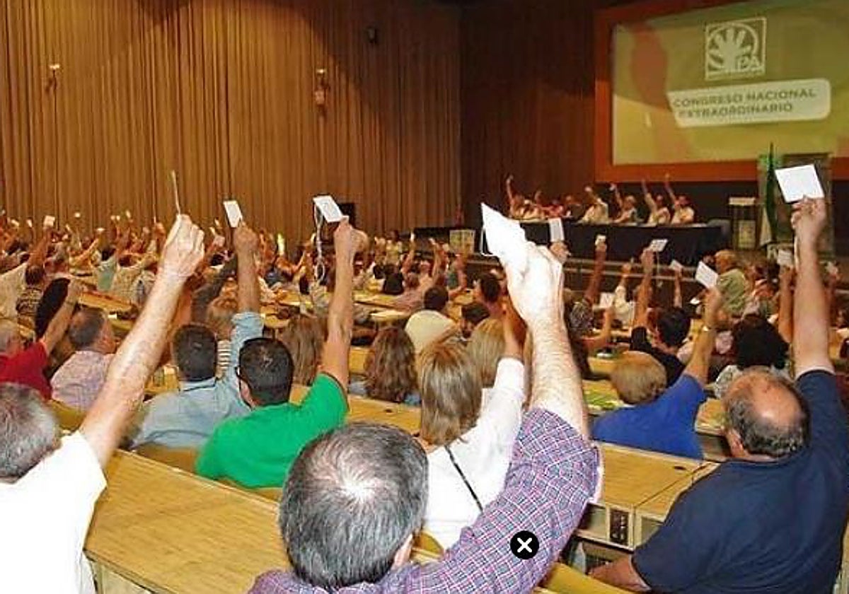 Momento de la votación para la disolución del PA en el congreso de Torremolinos de septienbre de 2015