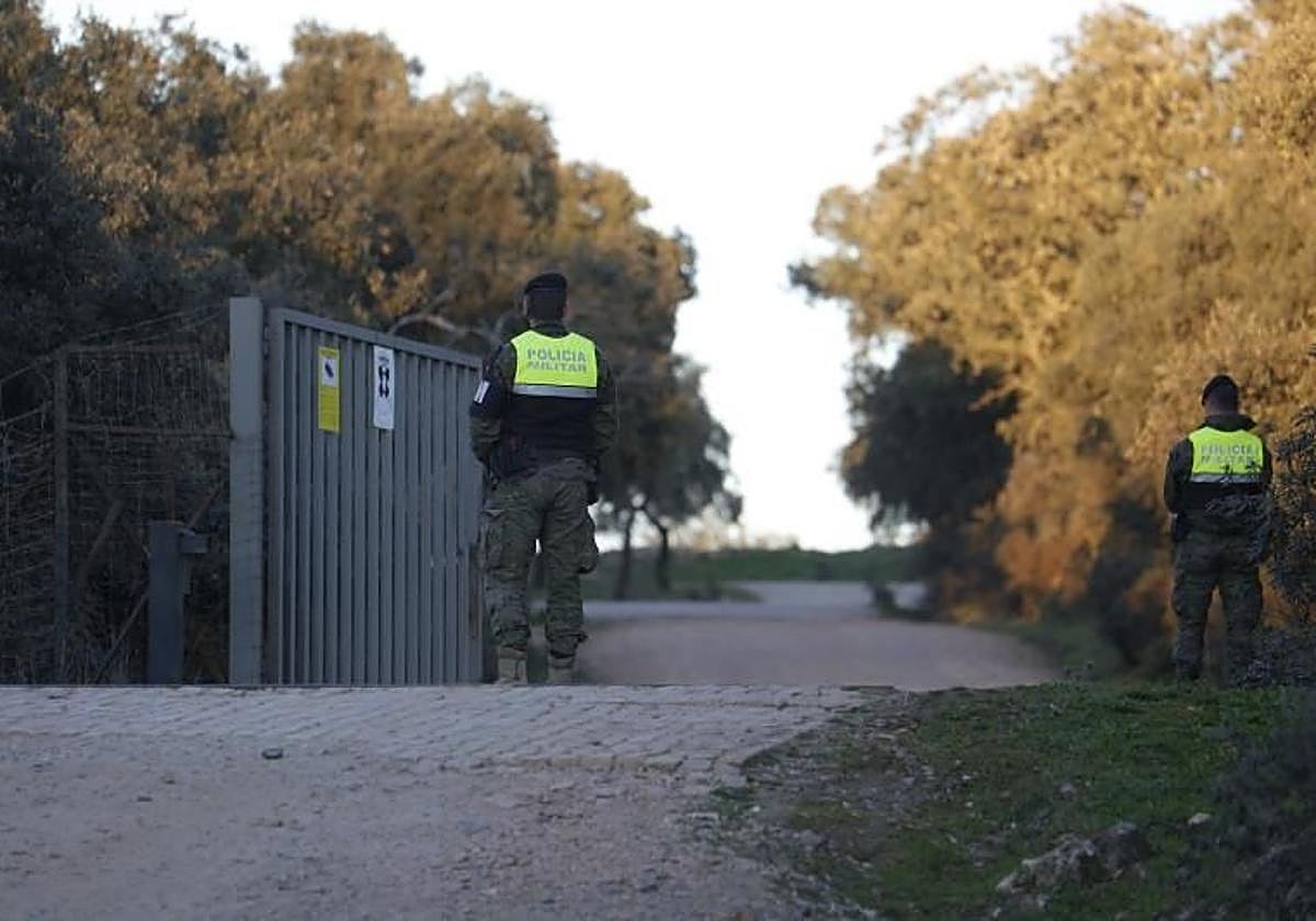 Entrada a la zona de maniobras donde se produjo la muerte de los dos militares.