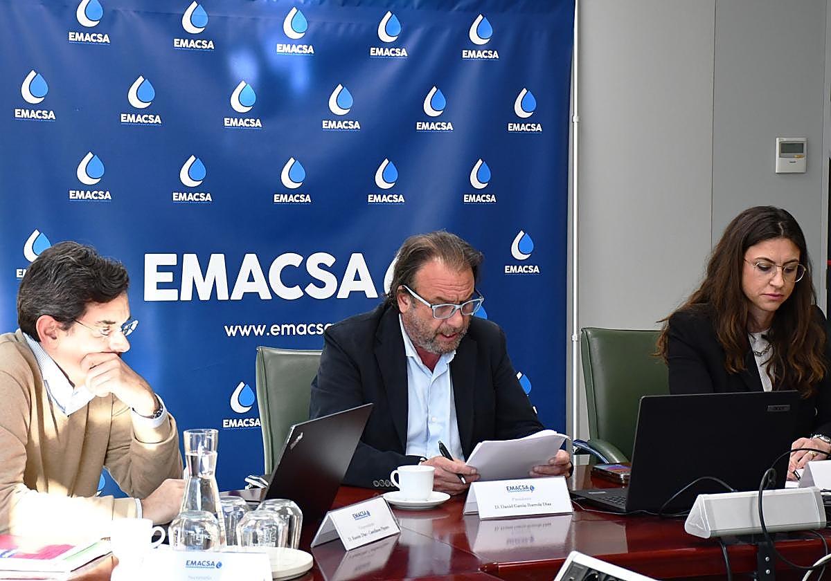 El presidente de Emacsa, el edil Daniel García-Ibarrola, durante un reciente consejo
