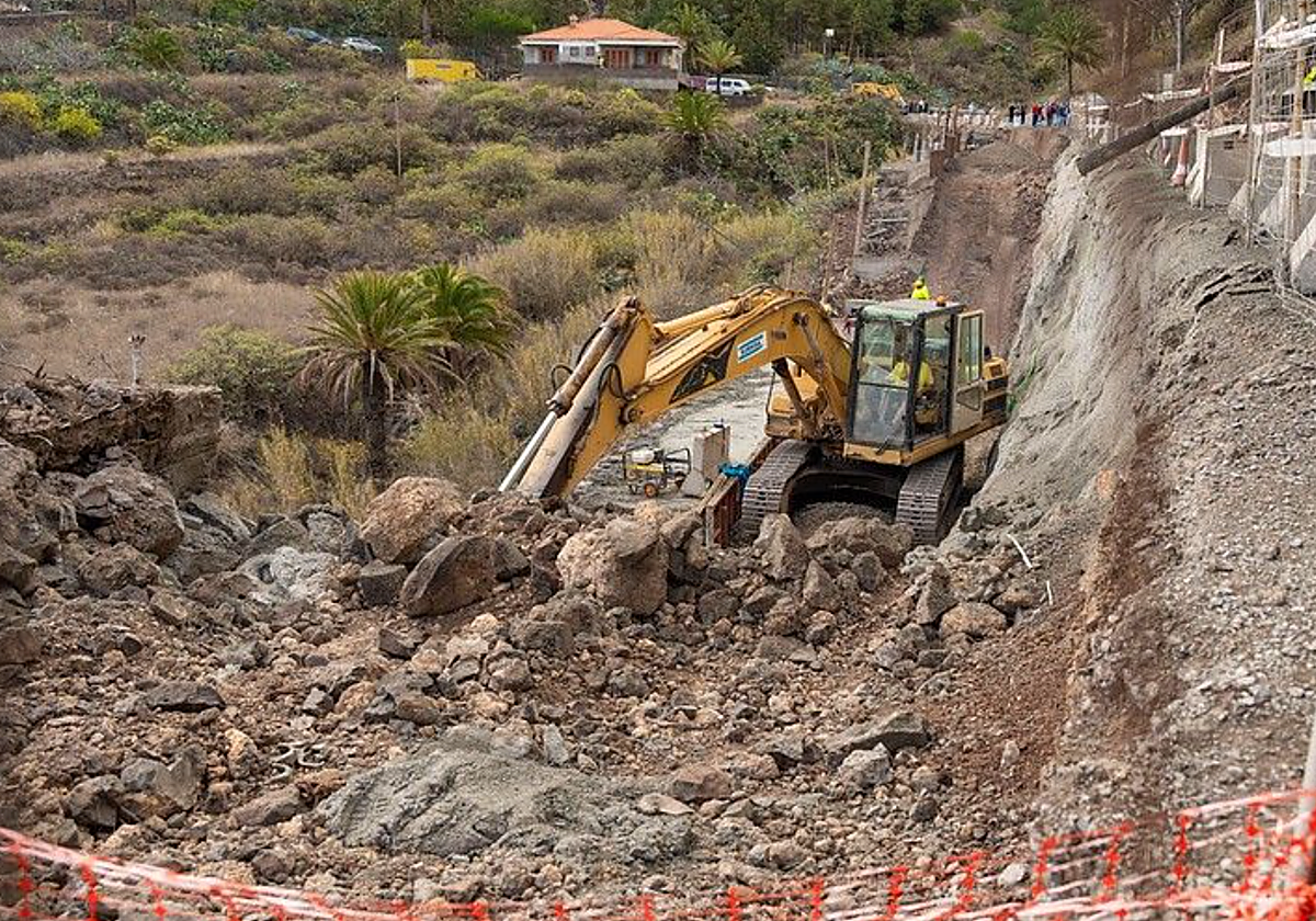 Retroexcavadora en una obra en Gran Canaria