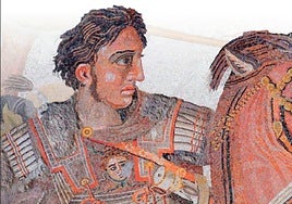 El escritor Javier Ramos desvela en un libro secretos de guerreros y ejércitos a lo largo de la historia