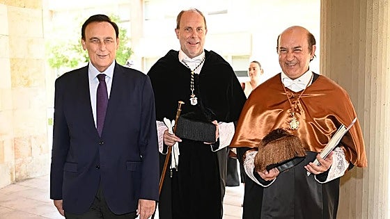 La Universidad de Jaén inaugura el curso entre reproches y acusaciones