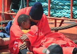 Andalucía lamenta la «xenofobia» del Gobierno al «tratar» a los menores migrantes como «mercancía política»