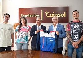 El Balonmano Ángel Ximénez Puente Genil agranda su nombre gracias al apoyo de la Fundación Cajasol