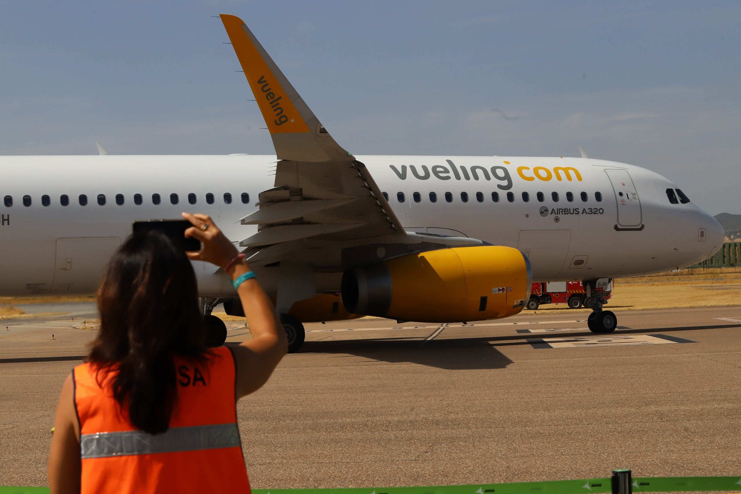 Así ha sido la llegada al aeropuerto de Córdoba del primer vuelo de Vueling
