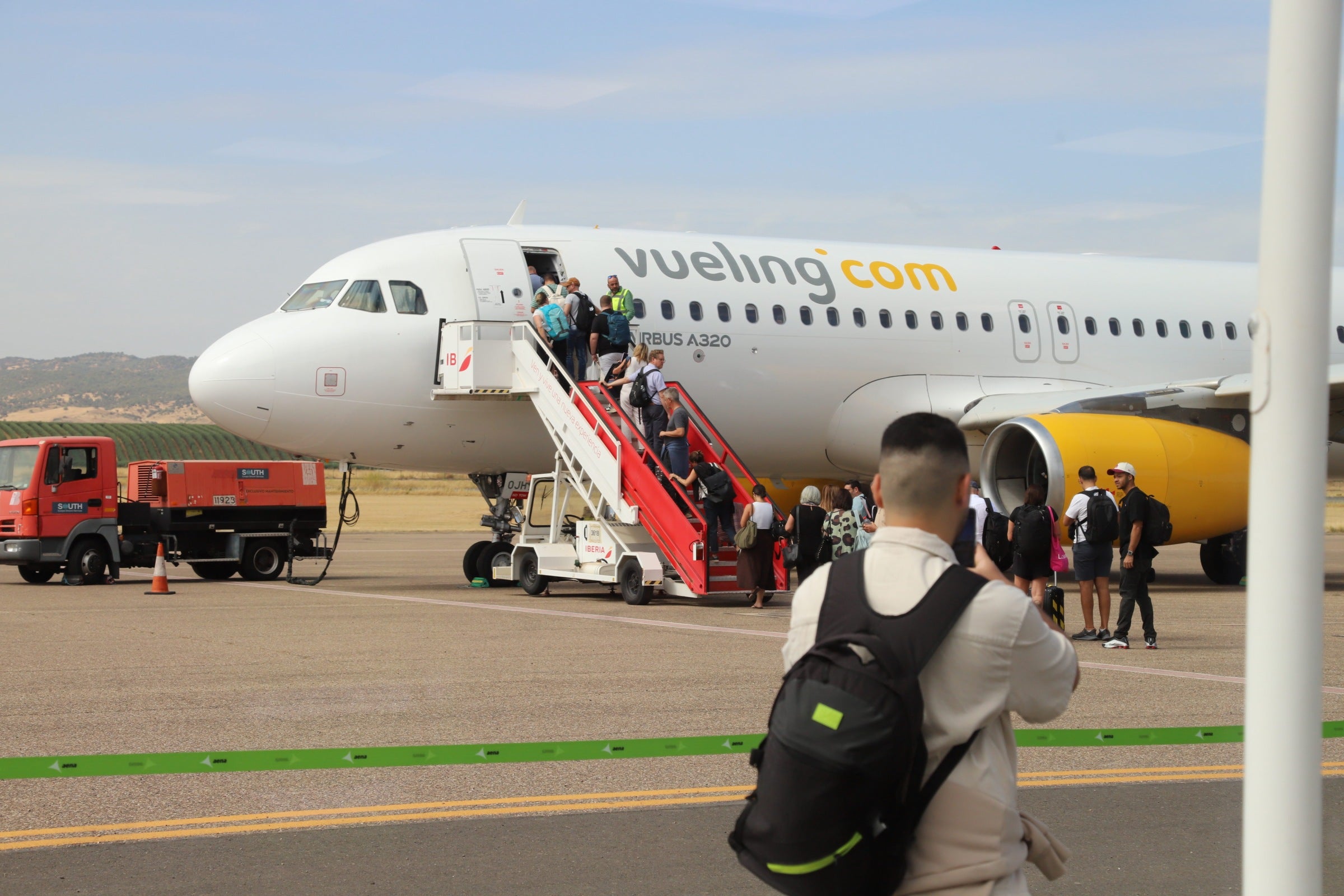 Así ha sido la llegada al aeropuerto de Córdoba del primer vuelo de Vueling