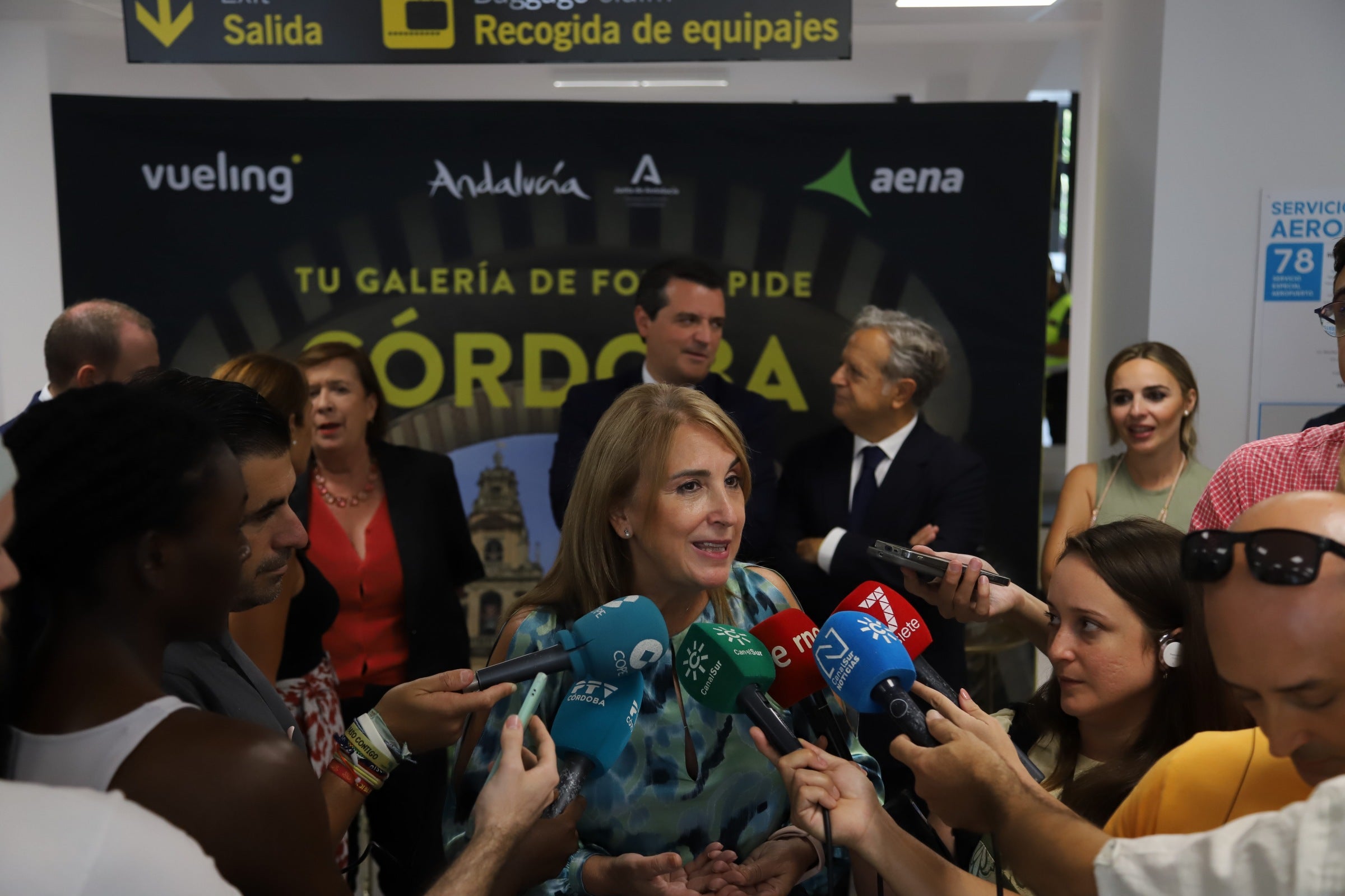 Así ha sido la llegada al aeropuerto de Córdoba del primer vuelo de Vueling