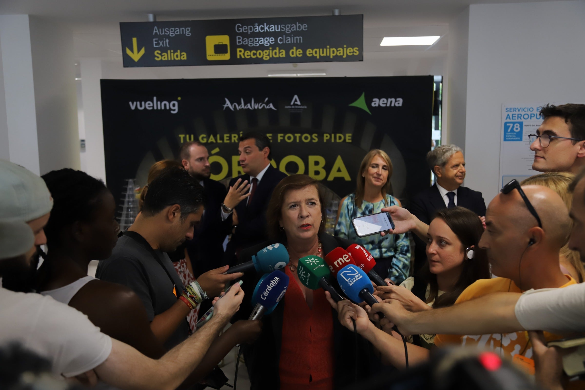 Así ha sido la llegada al aeropuerto de Córdoba del primer vuelo de Vueling