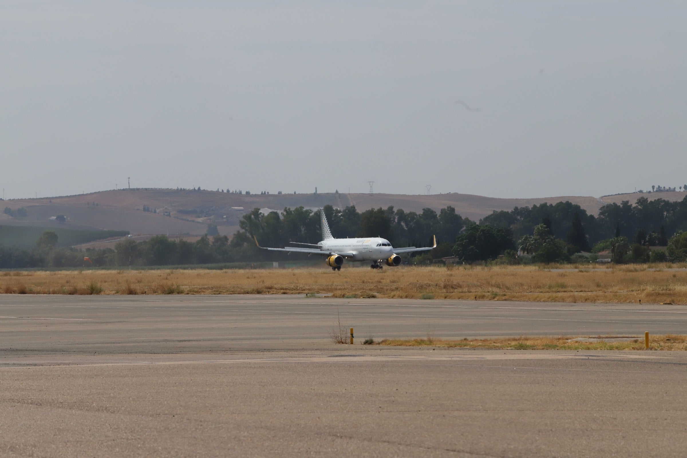 Así ha sido la llegada al aeropuerto de Córdoba del primer vuelo de Vueling