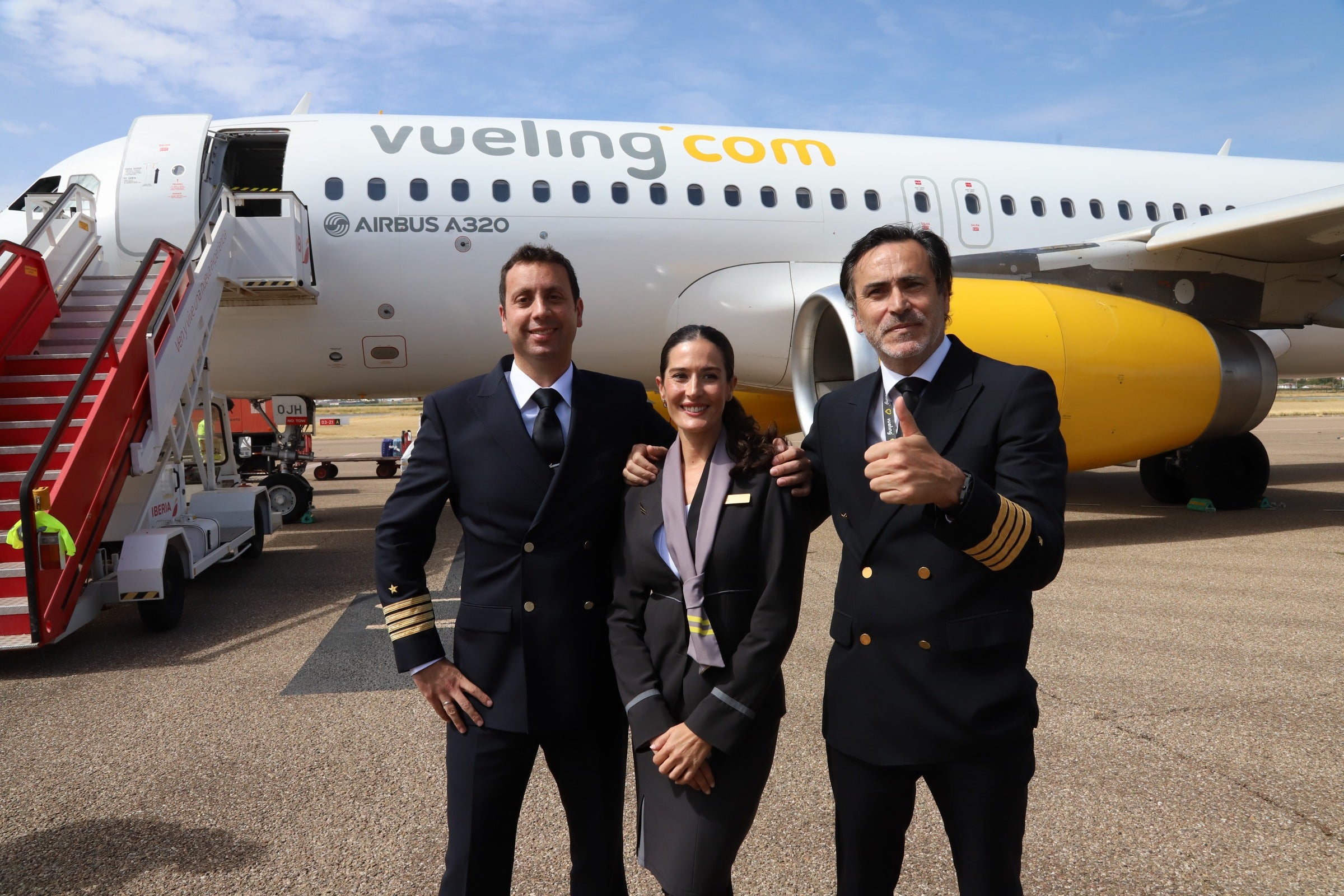 Así ha sido la llegada al aeropuerto de Córdoba del primer vuelo de Vueling