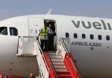 Así ha sido la llegada al aeropuerto de Córdoba del primer vuelo de Vueling