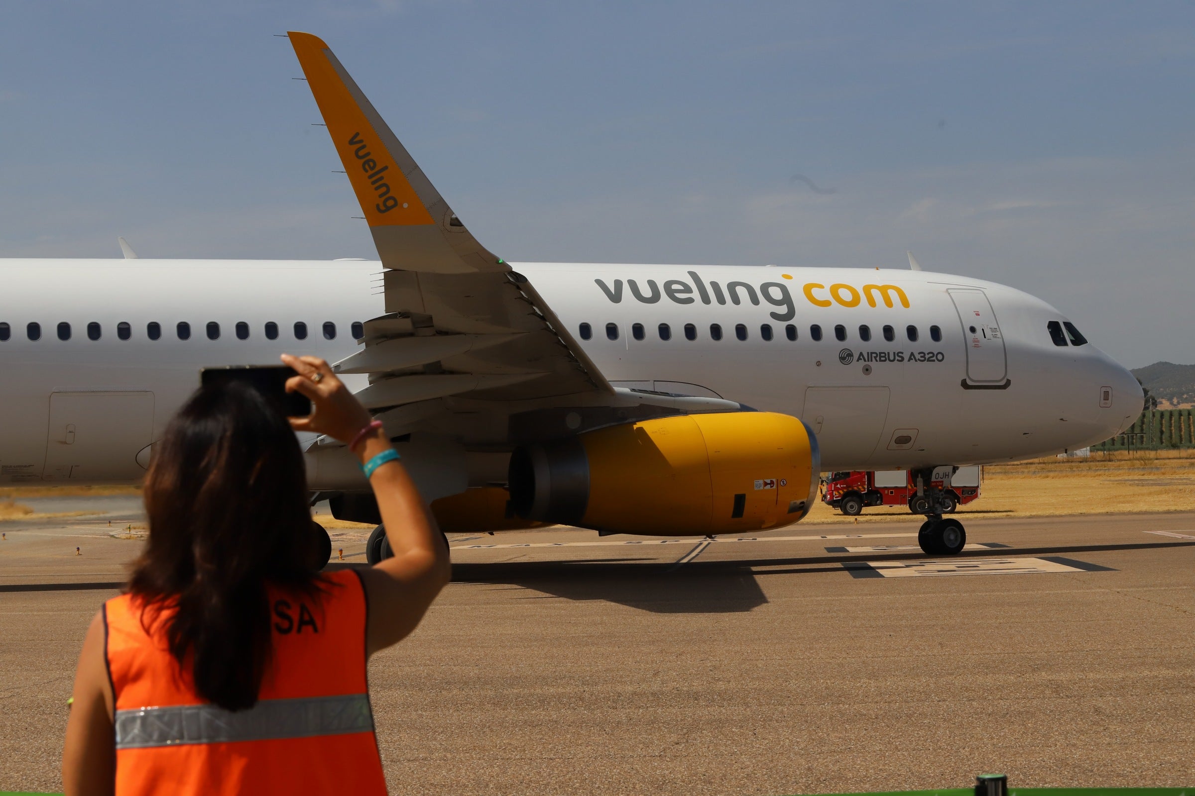 Así ha sido la llegada al aeropuerto de Córdoba del primer vuelo de Vueling